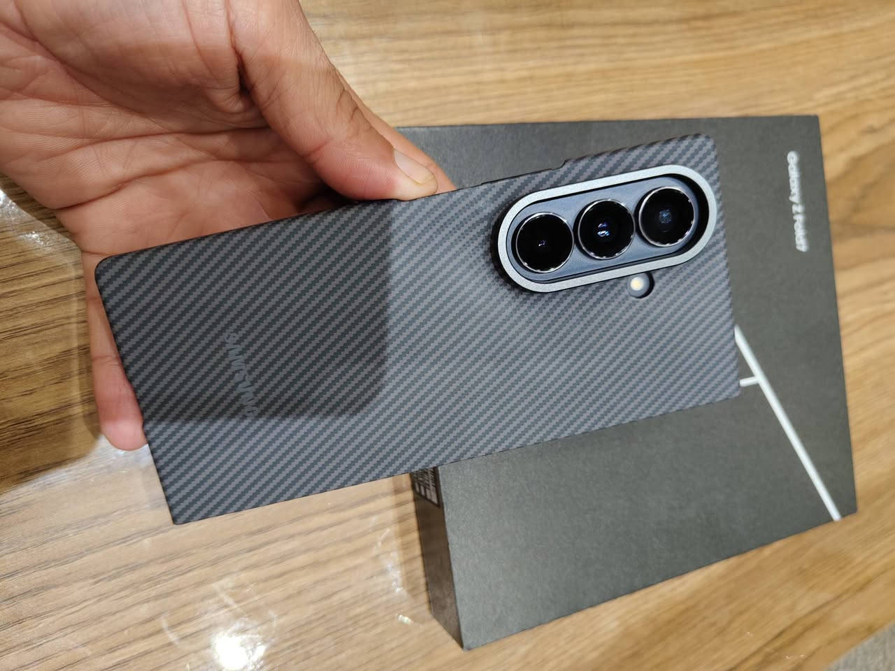 سامسونك z fold 7
ذاكدة 256 /12
الجهاز مستخدم شهر واحد فقط 
ملحقات كاملة
حافظات اصلية عدد2
شاحن 45 واط اصلي
لاصق الشاشه مال شركة بعده بالشاشات
السعر 1550,000/اسعار ثابته
الملك سنتر /السيدية
***********
