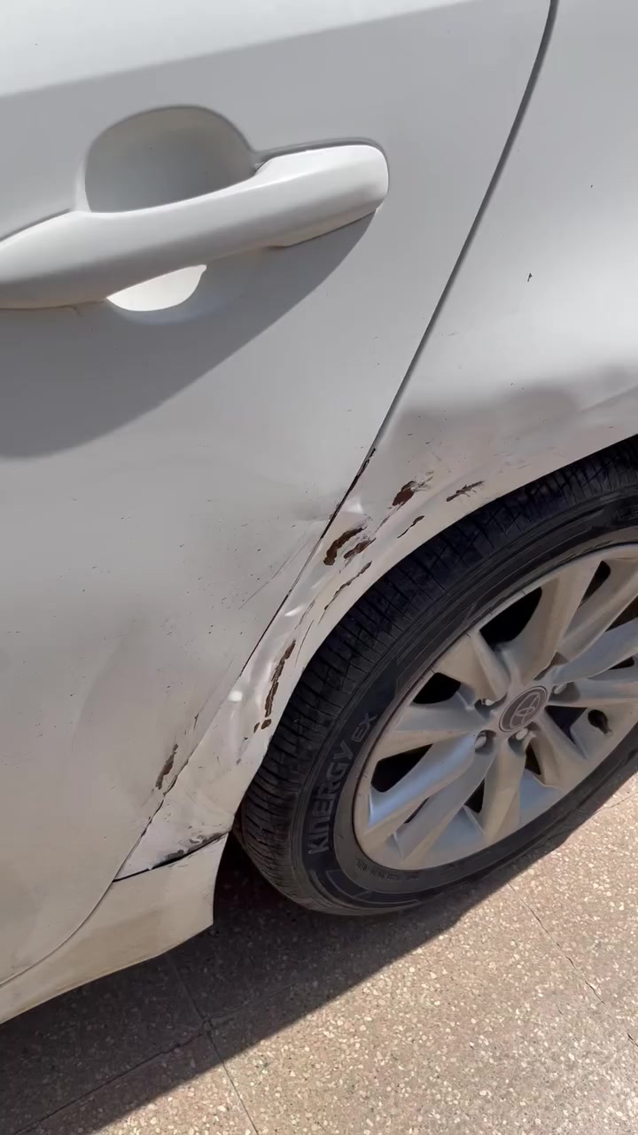 السلام عليكم كورلا الشكل الخليجي 2024  ماشية 38 ألف قابل للزيادة
المواصفات السياره ⬇️
شكل خليجي 
سعة المحرك 1,8L
سلايد رووف 
سايد بريك بصمه اتو هولد
حجم الاطار 16
دبل رادار امامي 
 بمه تشغيل ودخول ذكي 
دشبول ديجيتال 
شاشة كبيره 
كاميرا دوارة 
 مثبت السرعة Cruise
 تحديد المسار 
 أوضاع القيادة  Drive Mode
 فحص أنظمة السيارة 
 حساسات ضغط اطارات 
 تبريد شاشة
 قطعتين تبريد
 هاند بريك كهرباء 
 نظام مانع الانزلاق 
 اوتو هولد Auto Hold 
 اشارة في المرايا الجانبية
داخل جلد أحمر بلادي 
 مخرج منفذ الطاقة ⚡
للاستفسار اكثر الاتصال على الرقم 
السعر 135

☎️ ***********
