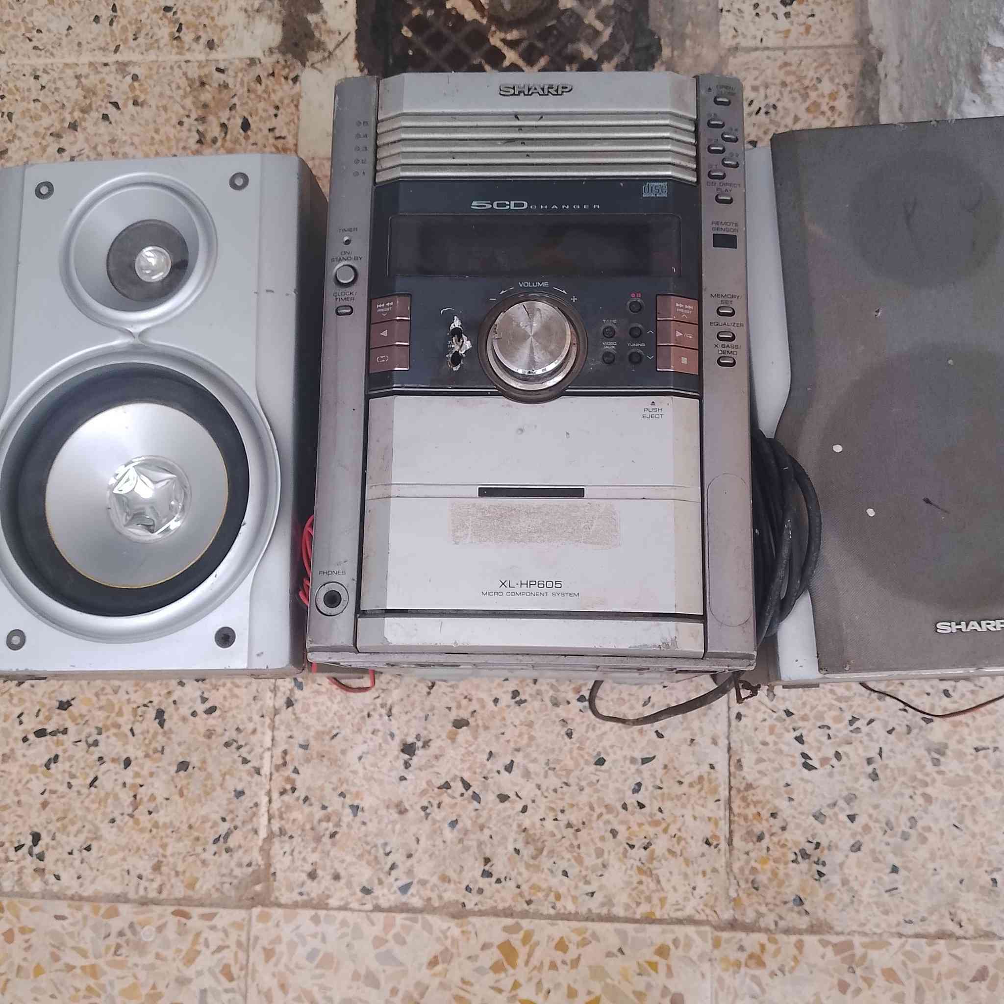 السلام عليكم عندي سماعت للبيع معرفع عنه اي شي السعر 20 وبي مجال شي بسيط وهاذا الرقمي (***********)
