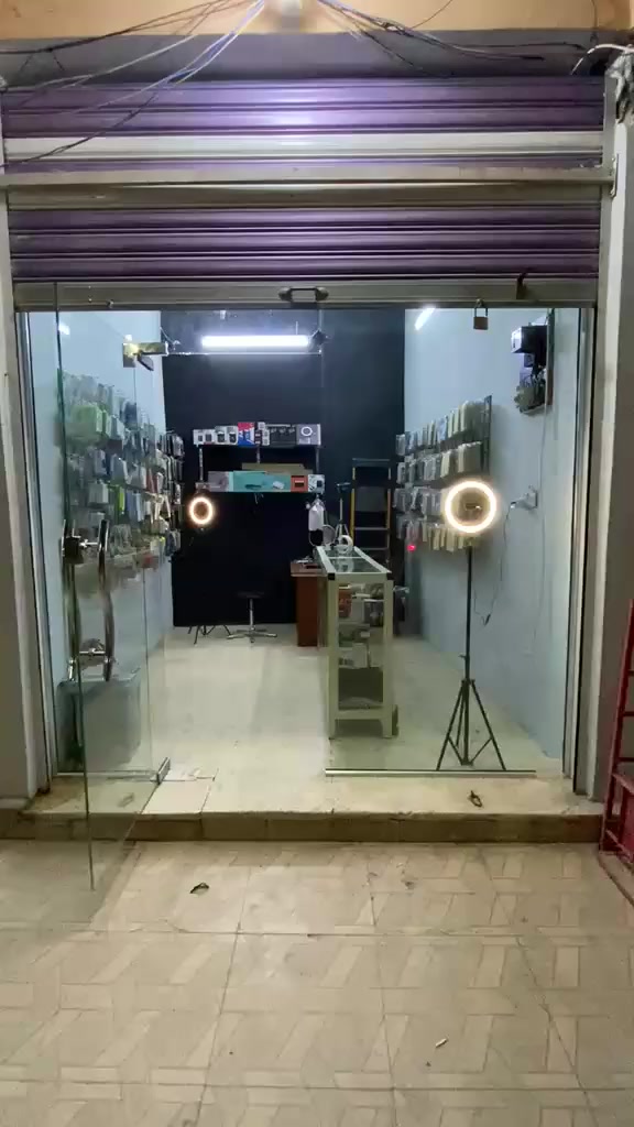 المحل كامل للبيع
الموقع الموصل/حاوي الكنيسة 
للتواصل خاص او عالرقم ***********
