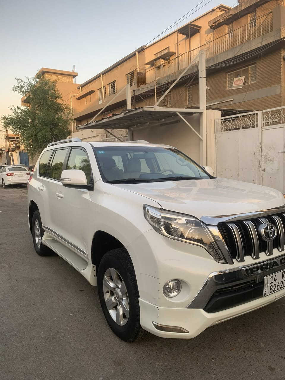 السلام عليكم لبيع برادو كويتي ساز موديل 2014  txl محرك 6 سلندر ماشيه 276 الف وقابل لزيادة سيارة جديدة  رقم بصره نكليزي  باسمي تحويل وين ميعجبك كل العراق مكفولة كفالة عامة من الضربه و الصبغ  بيها بارد جدا بصيط …المحرك و الكير مكفول… كشنات امامي كهرباء… فتحة سقف …ثلاجه…كاميرة وحساس خلفي …ثلاث قطع تبريد  7 راكب فول تحكم ستيرن + تحكم خلفي نضام تقليل الوقود ECO  مري شفط + اشاير بلمري+ فور ويل 4*4 ثلاث وضعيات مانع انزلاق ومنحدرات وصعود جبال.. 4 جام اوتو السعر 300 ورقه بيها مجال بصيط  رقم  .. *********** مكاني بغداد زيونة
