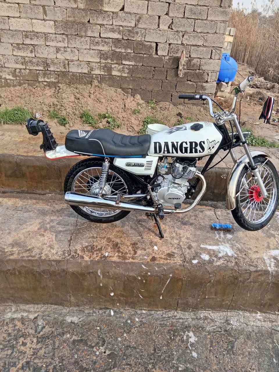 سلام عليكم انتنس للبيع مكفوله اوراق شاصي23ارشا ولباقي 25 دراجة شلعه ونشاطه ومعدل فول تجي تفحص بيدك وتاخذ سعر700وبيه مجال
مكاني ابو غراق  ‏‪0773 914 6245‬‏
