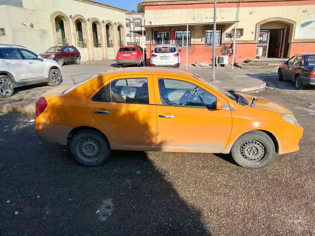 السلام عليكم متوفر ام كي تكسي موديل 2013 رقمها  قديم شرط الوكاله والشرعي ابيع قصط مع الضمان اذا مقدمه زينه السياره جاهزه وحلوه بيها طخه بداير جاملغ الورى طخم محرك دبلات كلو جديد مطلوبه هيئه مال سنه عالشاري وعليها غرامه 200 الف تنزل من سعرها السعر45
للتواصل *********** بي وتساب
