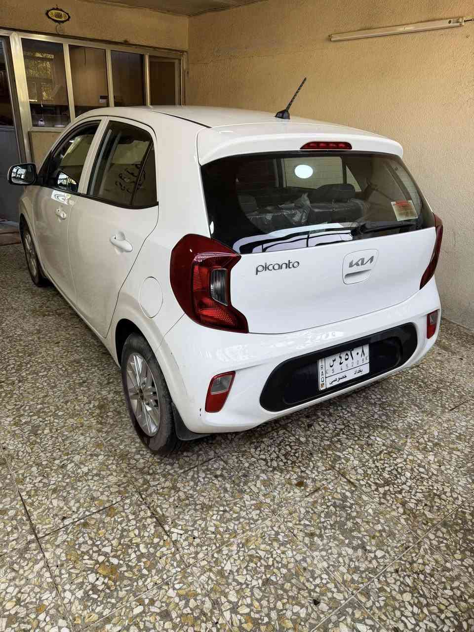 سلام عليكم
كيا بيكانتو موديل 2023 خليجي 4 سلندر 
اللون ابيض - رقم بغداد - السيارة بأسمي
عداد 45 الف كم 
أستخدام نظيف جدا على أيدي منذ الاستلام من الشركة 
مواصفاتها معروفة 
صبغ جزء من الباب الامامي الايمن فقط
المكان بغداد - حي القادسية 
السعر 125 ورقة بيها مجال للطيبين. 
موبايل ***********
