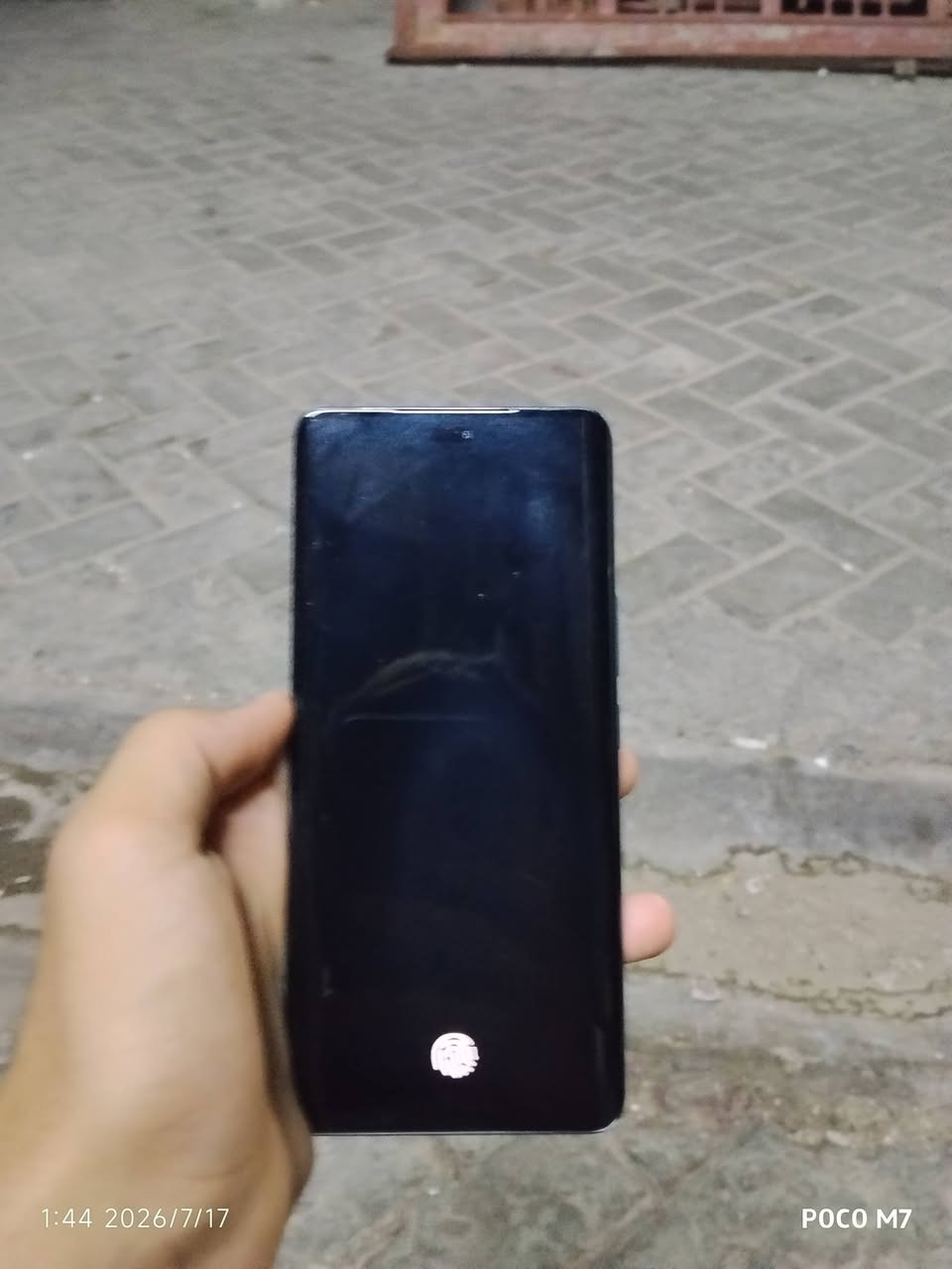 هاتف هونر x9c
السعر 300الف وبيه مجال الذاكره 256العشوائيه 8شخط ما بيه استعمال شهر واحد مع كامل ملحقاته لثكه وكفر هديه كارتونته وياه 
الرقم للتواصل ***********
