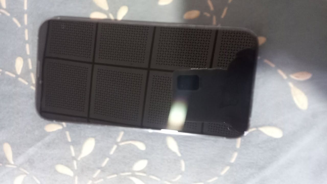 سلام عليكم 13برو ماكس للبيع جديد مابي شي مبدل بس كامرات و شخطات بل ضهر و ملحقاته الحافضه السعر 650وبي مجال  شراي فقط مكاني كربلاء باب طويريج رقم ***********
