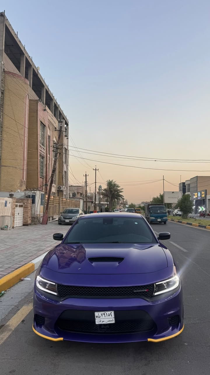 السلام عليكم

دوج تشاجر GT 2023 اصل     ماشية 5 الاف 
الون بنفسجي 
بدون ارقام منفيس

السيارة حادثة بجاملغ الخلفي صبغ فقط وبيه بارد شي قليل جاملغ امامي 

رادار امامي 
شاشة كبيرة
كشنات حضن
تشغيل عن بعد نظام سبورت
سستم صوت الباين
حساسات خلفية
وبعد بيه مواصفات 
تحديد مسار 
بدون دواخل  
بدون ايرباك 
جاملغ خلفي مصلح على كده ومصبوغ فقط يعني السيارة بيه قطعة وحدة صبغ 
ولا كلوب مشتغل بدشبول
تبريد راديترات على وضع الشركة 
السيارة اخت الزيرو

مكان السيارة :بغداد البلديات

للاستفسار: ***********
