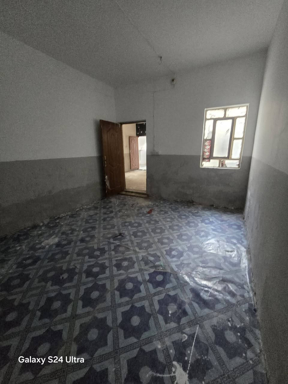 بيت لبيع بشارع المطار القديم المساحه ١١٠متر يحتوي على غرف ٢ وصاله ومطبخ ومكاشيف ٢ وصحيات السعر ٢٠ وبي مجال للستفسار*********** مكتب بركات ام البنين قرب مثلجات سنبله
