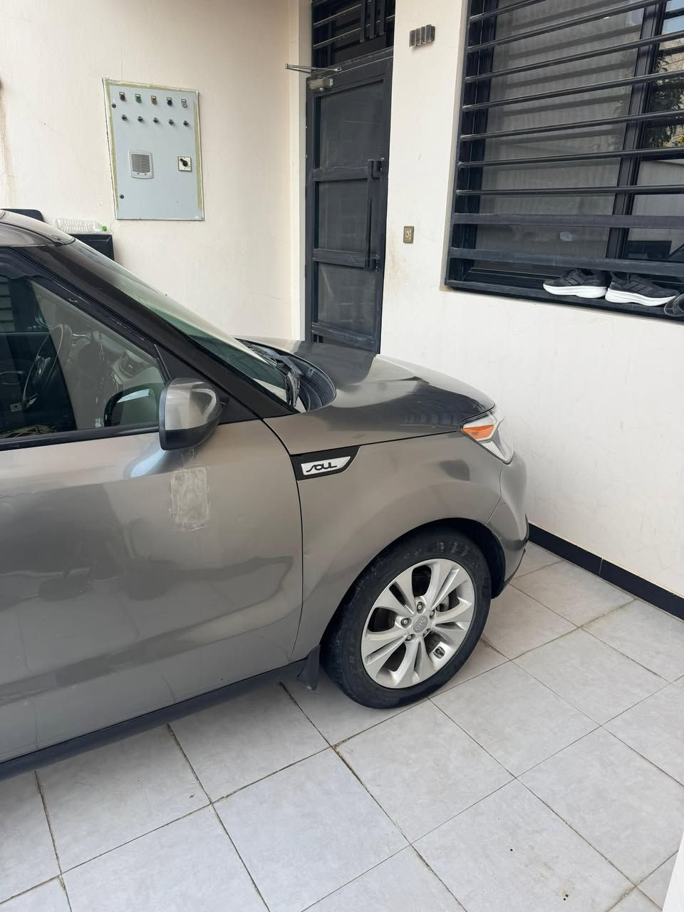 سلام عليكم 
كيا صول موديل 2016 وارد امريكي بيه فقط بارد بالخشم مالت البنيد والجالغ وشويه بالباب بدون ايرباك محرك 2000 ماشيه 100 الف السياره فول مواصفات بصمه كشنات جلد كشن كهرباء بنوراما داخل لونيين السياره جاهزه بدون نقص السعر 123$ وبيه مجال قليل للاستفسار 
***********
