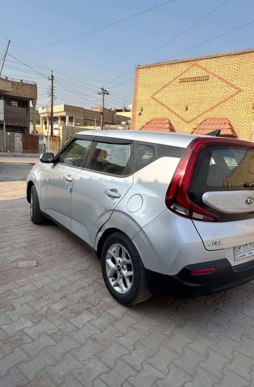 السلام عليكم 
 للبيع 
كيا سول  موديل 2020 محرك 2000 دوش
سنوية ب اسمي رقم بغداد الماني
وارد امريكي ماشية 103 الف كيلو
مواصفاتها :
كاميرا
شاشة
رادار امامي
رادار خلفي
رادار جانبي
توقف ذاتي  امامي خلفي
مثبت سرعة
تحكمات ستيرن جهتين
ابل كار بلاي 
منافذ USB
وضعية قيادة عادي+سبورت
وباقي المواصفات المعروفة عدا الفتحة والبصمة
گير ومكينة خير من الله مكفولة
تبريد ثلج
 السيارة بيها صبغ عدا الجنطة وقبق الجنطة وجزء من التكمة اليسرى سليم
صور الحادث والتصليح والسونار مرفق داخل المنشور
للعلم السيارة مصلحة ب امريكا
السعر 118 قفل

*********** بغداد, العراق
