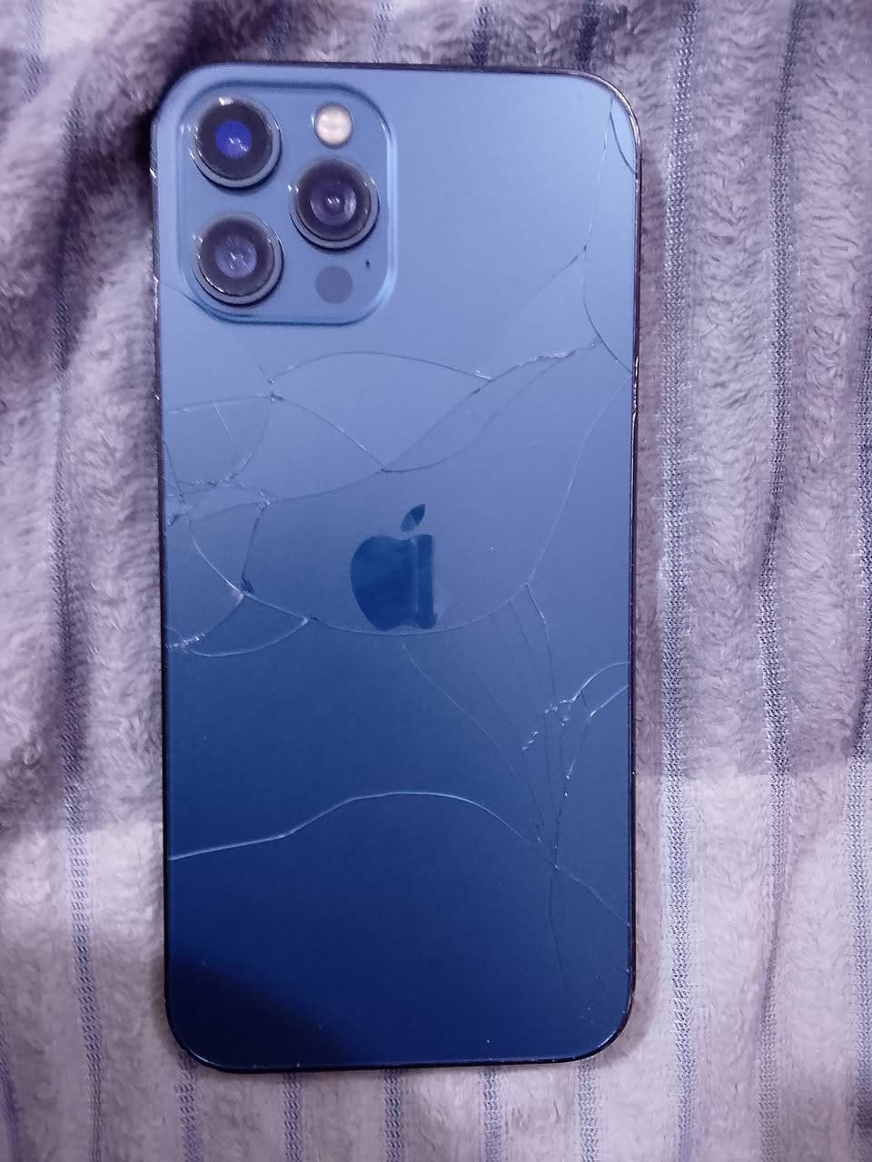 السلام عليكم ايفون 12بروماكس مبدل شاشه وبطاريه والضهر امفطر ذاكره ١٢٨
بطاريه 100 السعر ٢٢٥ الاتصال ***********
