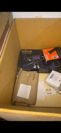 عندي شلعة غراض اكثرهن الكترونيات  اليحب يشوفهن يراسلني خاص ادزله الفيد...