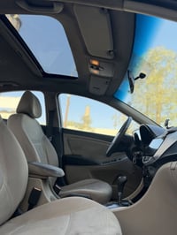 اكسنت 2016 خليجي دبل قطرة مكينة 1600 سيارة جديدة جداً عليهه ادامه كامل...