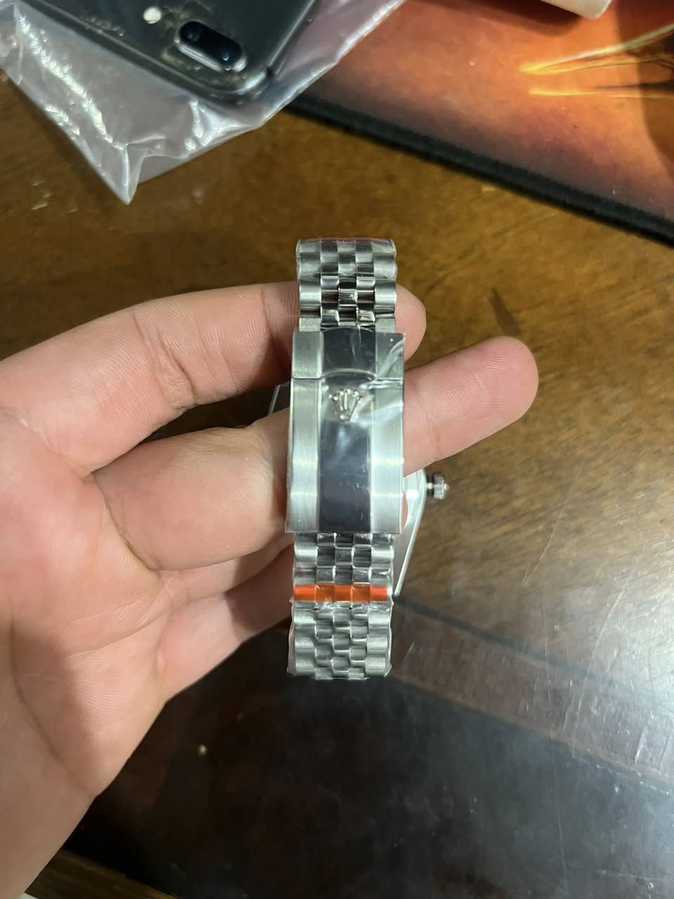 رولكس كلين
نظافة 100/100 
علئ أول تم  
60 الف 
موجود توصيل 
رقم الهاتف ***********
