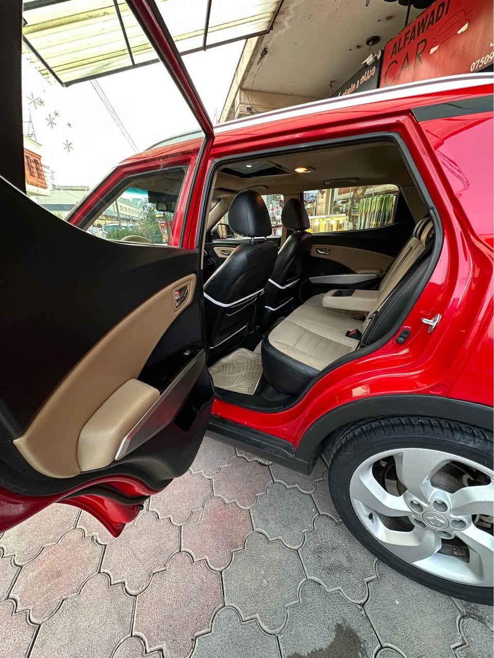 تيڤولي خليجي
موديل 2015
ماشيه 115 الف كيلو 
بدون صبغ
بيها بين البابين تعدل بسط 
موصفات السياره
سلايد روف
بصمه
شاشه كبيره
تحكم ستيرن
كشنات جلد
كشنات تبريد + تدفه
حساس امامي خلفي
مرايه كهرب
مكينه بانزين 1.6
مكان السياره اربيل عنكاوه
***********
***********
فادي أربيل, العراق
