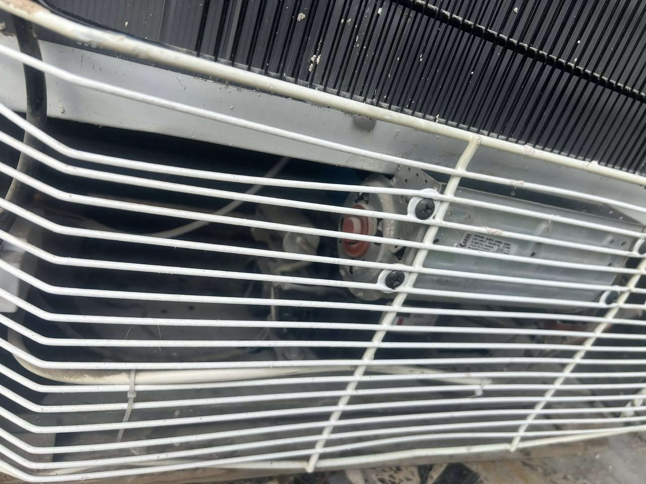 السلام عليكم عارضة وميس كاشير سله جبس حجم الكبير وسفينه مترين وعارضة مال جكاير مكاني بغداد *********** واتساب
