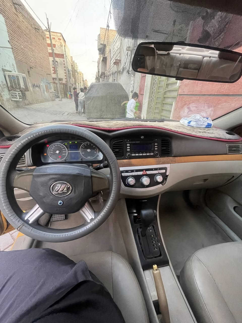 ليفان محور 2011/620 السياره مصبوغه عام جماليه
السعر 45 وبيها مجال 
بغداد مدينه الصدر 
***********
