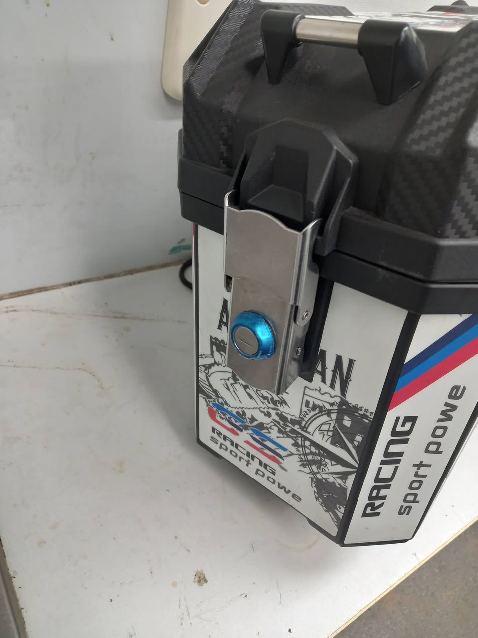 سلام عليكم اخواني الاعزاء جنط صفاحيات بالكارتون جدد  بعدهن مفاتيحاتهن بسلفون وستاندات وياهة جاهزة جيب وشد استعنال يومين شديتهن يومين وبعت الدراجة اختهن اب ١٠٠ الف يومين وفكيتهن ٧٥ الف الريدهن اخوان بالكارتون جدد دور بسوك سعرهن ١١٥ هسة اسعارهن زلغ مابيهن تلفوني *********** موبايل  واني خادم
