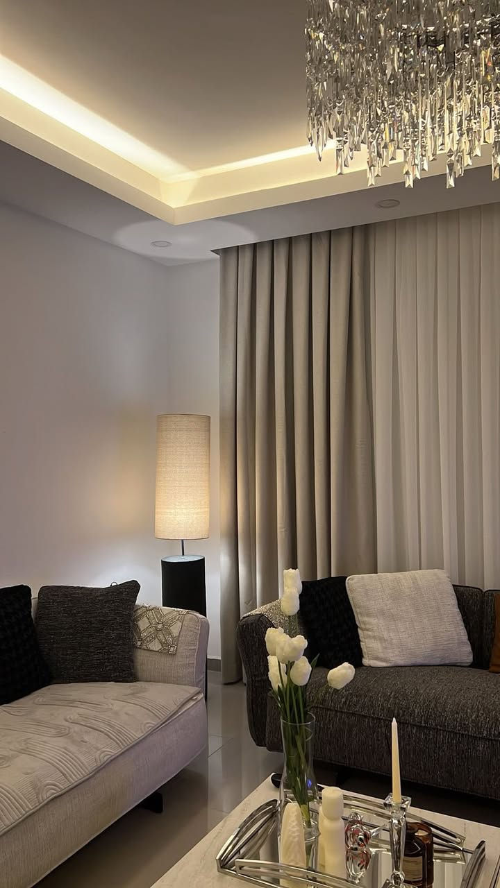 شقة مؤثثة بالكامل للإيجار – مجمع النسيم ستي
📐 المساحة: 140 م
🏢 الطابق: الثاني
🌆 الإطلالة: مباشرة على البوليفارد
🛋️ مؤثثة أثاث درجة أولى
🪑 الأثاث من شركة رسوم العالمية

سعر الايجار مليونين ونص مقدمه 6 اشهر
***********
