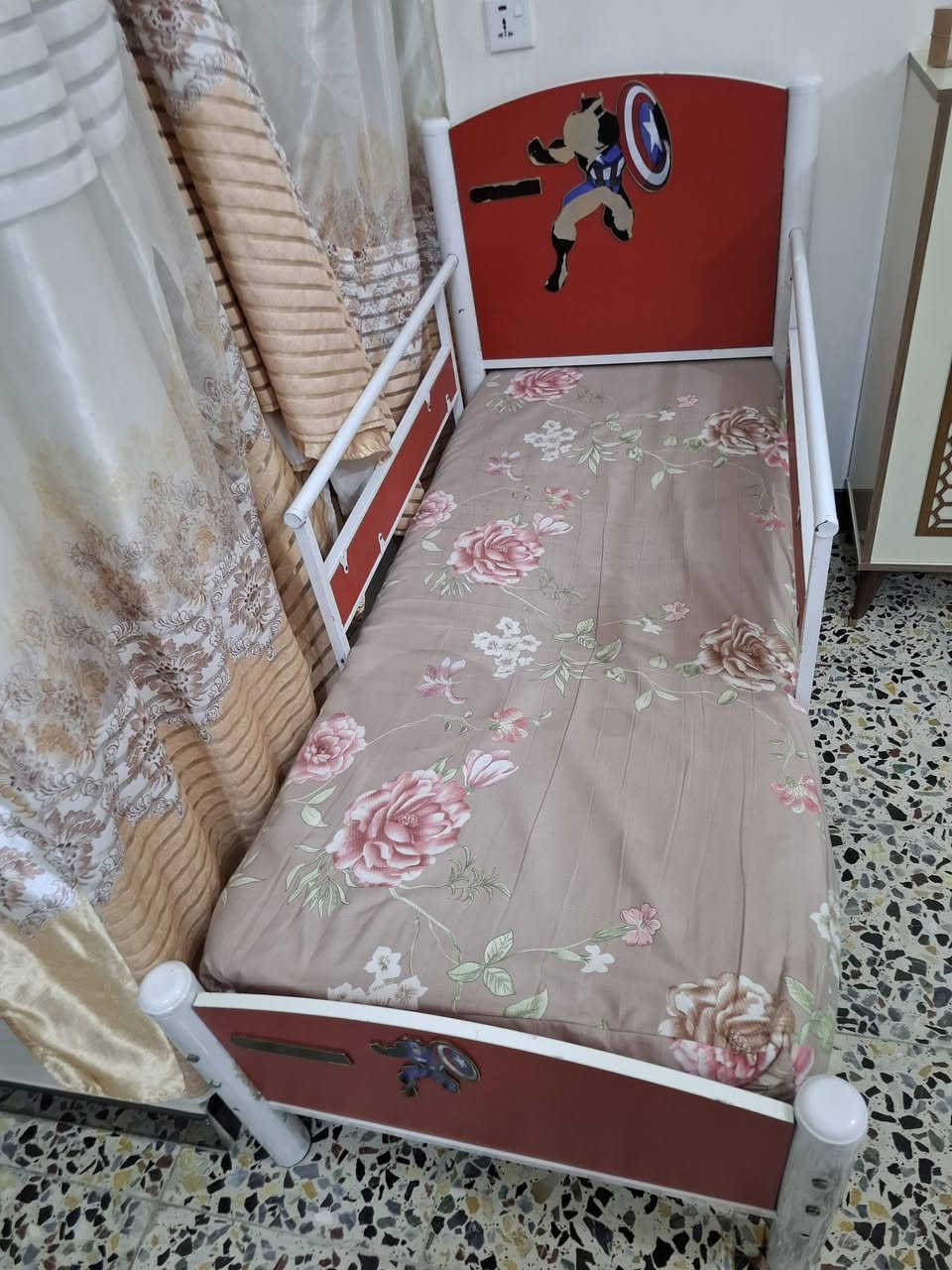 جرباية مع أسفنجة ٤٠ الف ميز تلفزيون ٣٥ الف العرض ١٢٠ سم
بغداد الشعب حي البساتين شارع أحمد الوائلي 
***********
