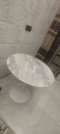 ميز طعام صغير • موصل الكندي