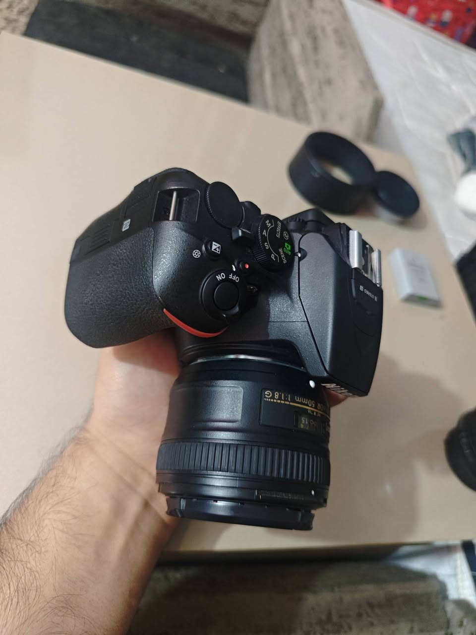 كامرة نيكون D5600 للبيع وياها عدستين موضحات بالصور 
الكامرة نظيفة كلش مامستخدمة هواي استخدام شخصي 
وياها كل ملحقاتها 
مستعجل على بيعتها انطيني سعر بس لاتكسر بيها


**إذا كنت صاحب هذا الإعلان وتريد حذفه لأي سبب، رجاءا أرسل رسالة إلى الدعم الفني**