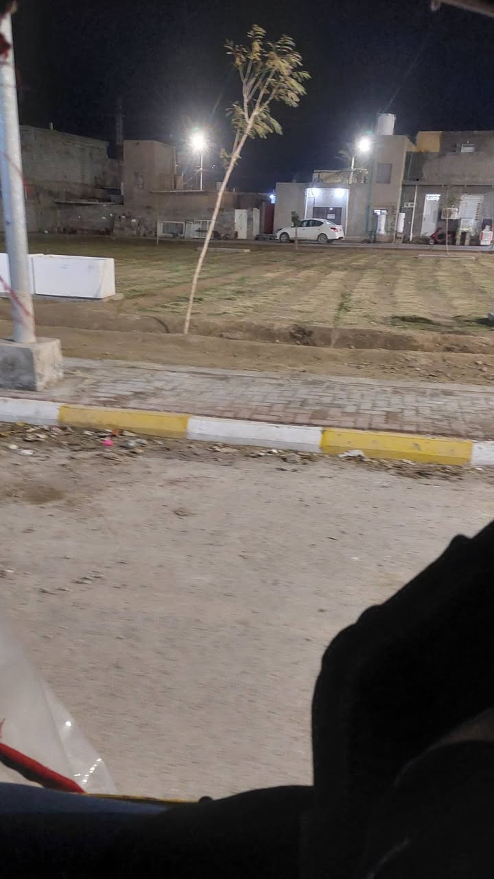 بيت للبيع طابو صرف داخل الناحيه المساحه(٤٥٠ متر) البناء طابوق مقابيله منتزه للإتصال على الرقم ***********وات ساب ***********
