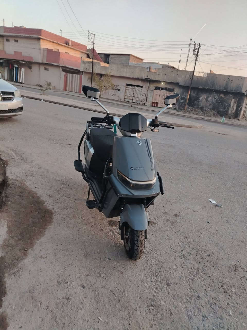 السلام عليكم ماطور شحن مدرع حجم الملف 2500+6بطاريات ماطور فول نضام بك  لايتات زينون عالي ناصي ماطور جديد بمعنى الكلمه لون سمنتي مرغوب اشتريتو بمليون و450 بل قسط ادفع سعر بما يرضي الله الماطور اشتريتو قبل شهر بيع مراوس عادي ***********
