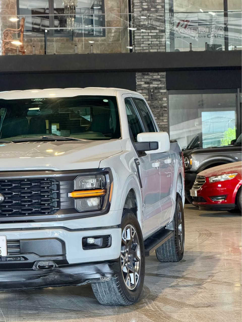 FORD F150 2024 STX 
ڕۆنگی چیمەنتۆی یەک چەمەلخی بۆیاخە بێ ناو گرتن ئێرباگ یەک شانی تەقیوە سیستەم کراوەتەوە پێشی کەپسە سەیارەکە زۆر جوانو زۆر تازەیە یەک دینار مەسرەفی تیا نیە ڕەقم سلێمانیە سەنەوی تا ٣١ تازەیە 
*********** السليمانية, العراق
