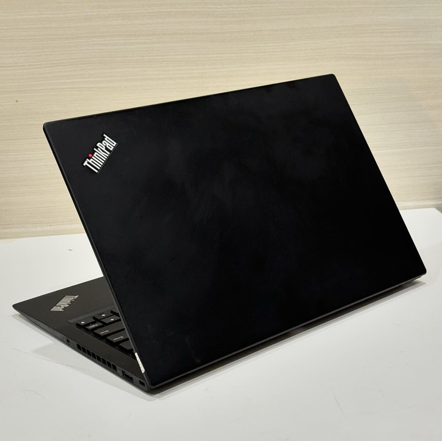 لابتوب lenovo core i7  سوبر سلم الجيل الثامن للبيع
المعالج core i7 الجيل الثامن
رام 16 كيكا DDR4
هارد 256 كيكا SSD
كرت الشاشه Intel UHD حجم 8 كيكا
الشاشه حجم 14 انج ضد التوهج  دقة FHD
باتري ليثيوم 6 خلايا  شحن سريع 65 واط والباطرية ممتازة وشاحن تايب سي 
كامره دقة hd تحتوي قفل فتح وغلق الكامره
 منفذ تايب سي و رام  وhdmi وسيم كرت وباقي المنافذ   الحاسبه كلش نضيفه وحلوه
كيبورد ضوئي ليزري
السعر 400 الف النجف, العراق


**إذا كنت صاحب هذا الإعلان وتريد حذفه لأي سبب، رجاءا أرسل رسالة إلى الدعم الفني**