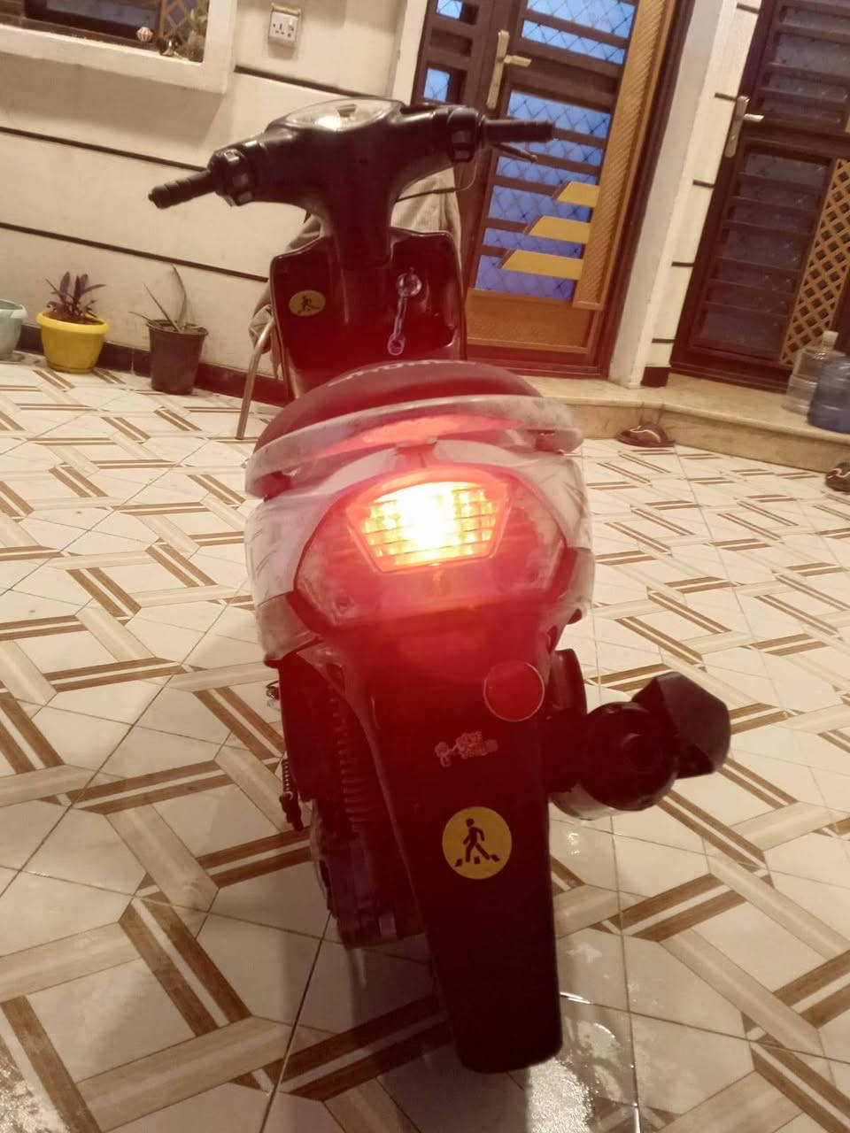 سلام عليكم
ماكس عدله للبيع بوشه55 لا نضوح ولا تبخير خير من الله 
كفرات سوادات بلادي  
صالنصه fm امل طكه 
كهربائيات كلها شغاله عدى الأشاير 
سلف واكف هندر نص نكره بكل وقت 
نقصها واقيه تاير خلفي + ستاند تعليك 
تعال وجيب فيتر وياك الدراجه خير من الله 
مكاني بغداد الدوره 
السعر 400 و بيه مجال 
الرقم بي واتساب ***********
