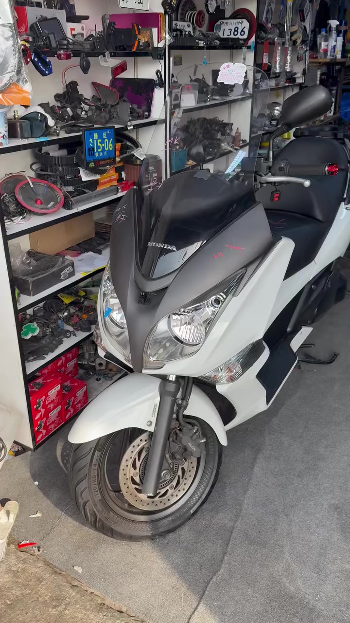 تحيه حب وحترام الى كل عشاق السلفر ونج
متوفر سلافر 400$600
كل الدراجات شرط الظمان 
اخوكم علي مدلل
مكان مدينه الصدر قطاع 41 
اخوان تبدي السعار من 20 الى 30 
حسب مواصفات ورنبه 
***********
