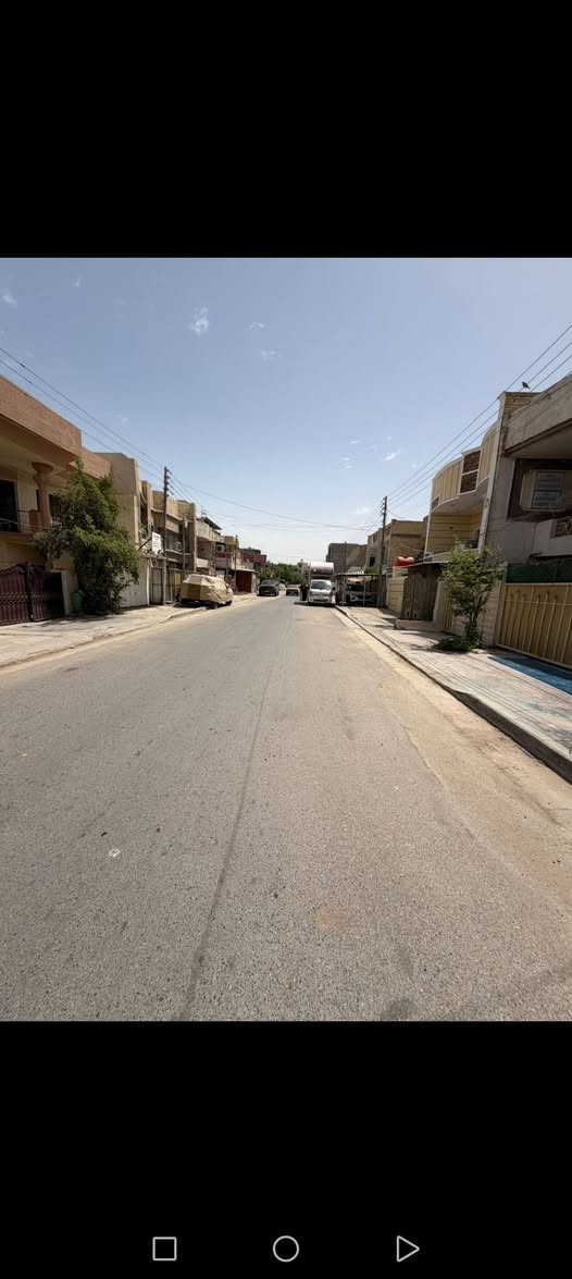 عقار للبيع مساحة /67متر ونص يحتوي على 3غرف نوم وصالةومطبخ وخدمات بيت نظيف جدا موقع ممتاز حي جهاد مقابل الرفاق الأولى  موقع ممتاز /اي الاستفسار على هذا الرقم ***********
