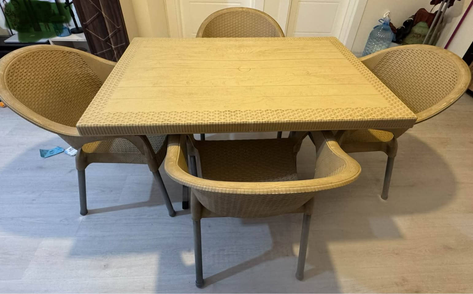 Plastic 4 chairs and table for sale, Good condition (no crack and scratches
Price 60,000 IQD أربيل, العراق


**إذا كنت صاحب هذا الإعلان وتريد حذفه لأي سبب، رجاءا أرسل رسالة إلى الدعم الفني**