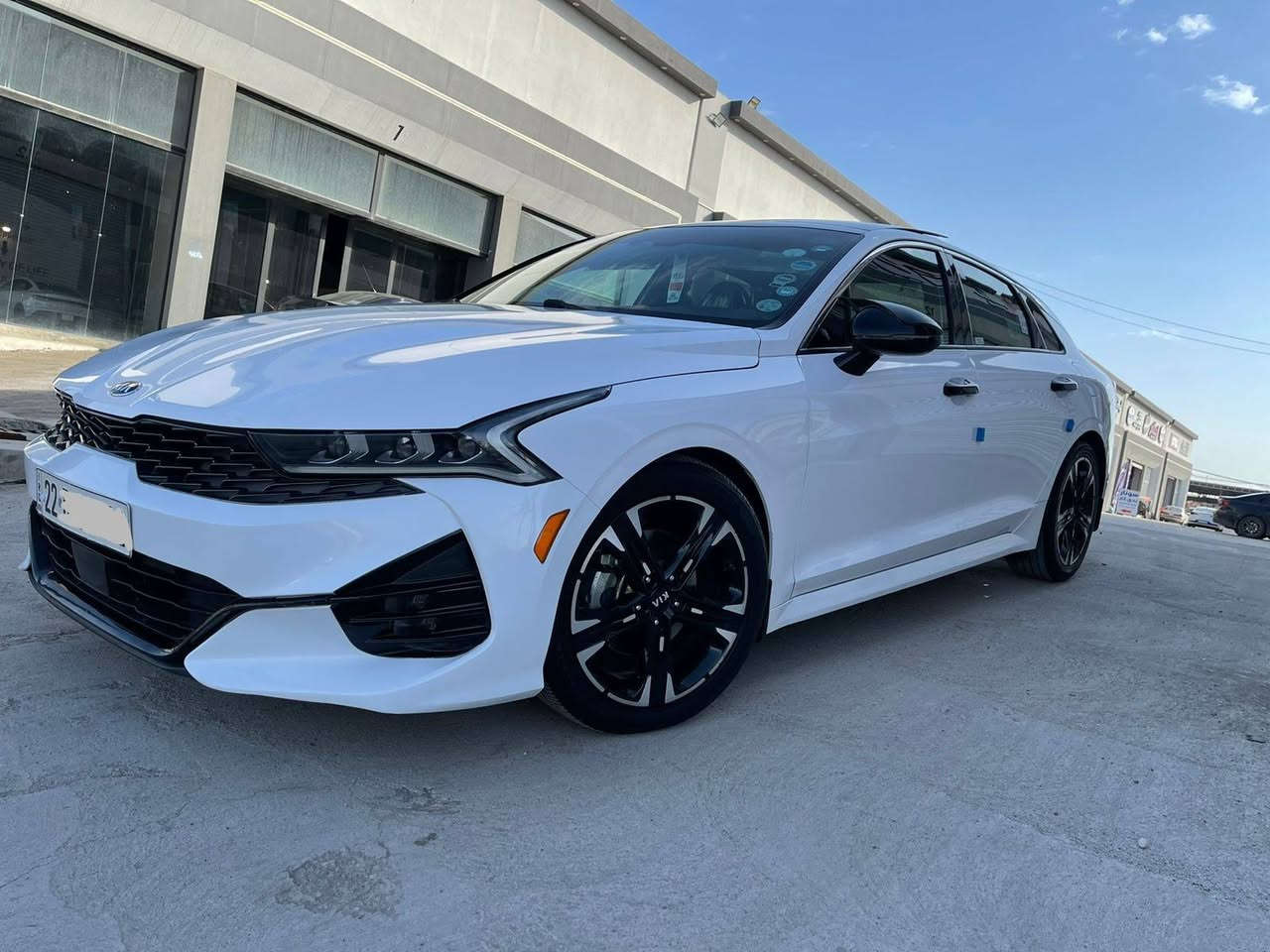 السلام عليكم
كي فايف جيتي لاين ٢٠٢١
رقم اربيل الدولي الجديد هزه وسنويه جدد 
ماشيه ٥٥ الف ميل 
فول مواصفات 
حجم المكينه ١٦ تيربو 
داخل أسود
ويل كب حجم ١٨ 
اشاير بل مري
بانوراما 
اربعه انضمه قياده 
شحن وايرليس
تحديد مسار 
وتثبيت سرعه 
حساس خلفي 
رادار جانبي وخلفي وأمامي 
وكشن كهرباء وبعد بيها هواي مواصفات
بدون ضرر كلين السياره 
مكان السياره (( موصل ) ) 
لمعرفه السعر الاتصال على الرقم 
***********
