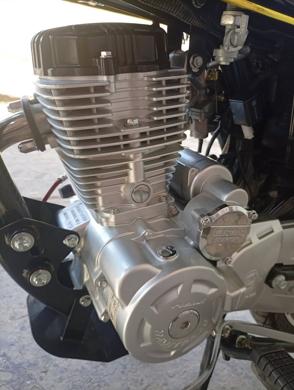 ماطور نامي توبرو موديل 25 محرك 200cc ماطور مكفولهه اي عيب مابي كهربائت فول ماشي 2000
سعره خاص ***********
