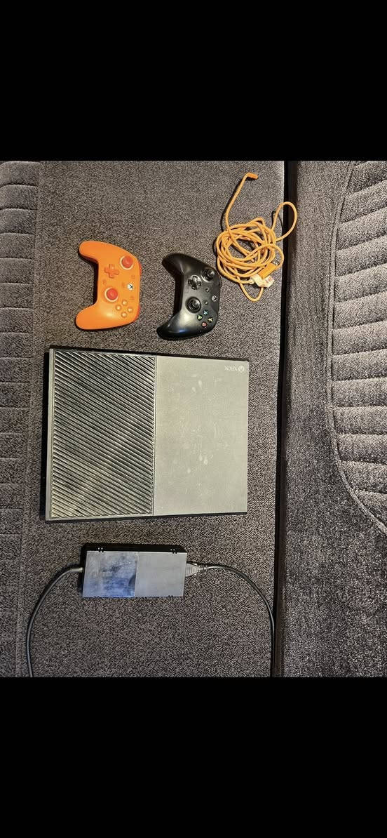 اكس بوكس ون جهاز فول نظافه ما مفتوح ولا مصلح مع اشتراك كيم باص شهرين ويده كيم سير بس اليده ب 40 واليده الثانيه اصليه 
الجهاز سعرة : 150 
مع التلفاز :250 وبي مجال بسيط 
التلفزيون سامسونك 
***********
