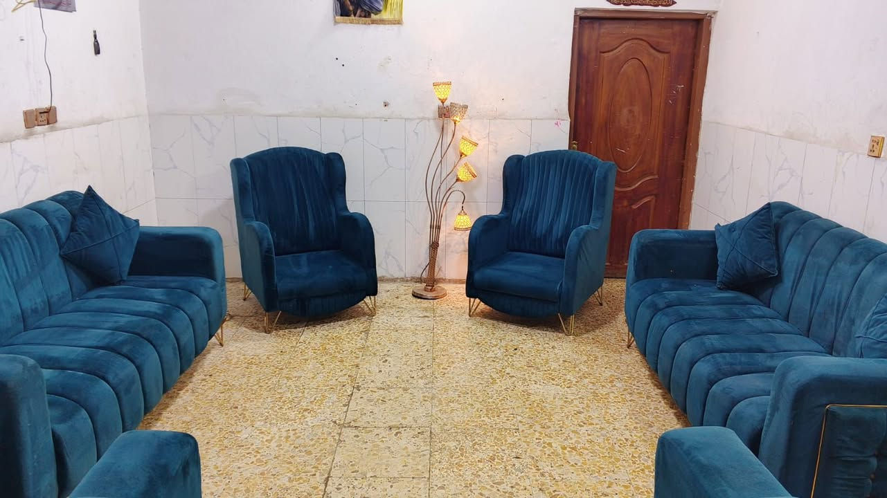 تخم 10 مقاعد نظيف
سعره 320 وبي مجال لبياع 
يوجد توصيل بكروه ب واتساب
***********
