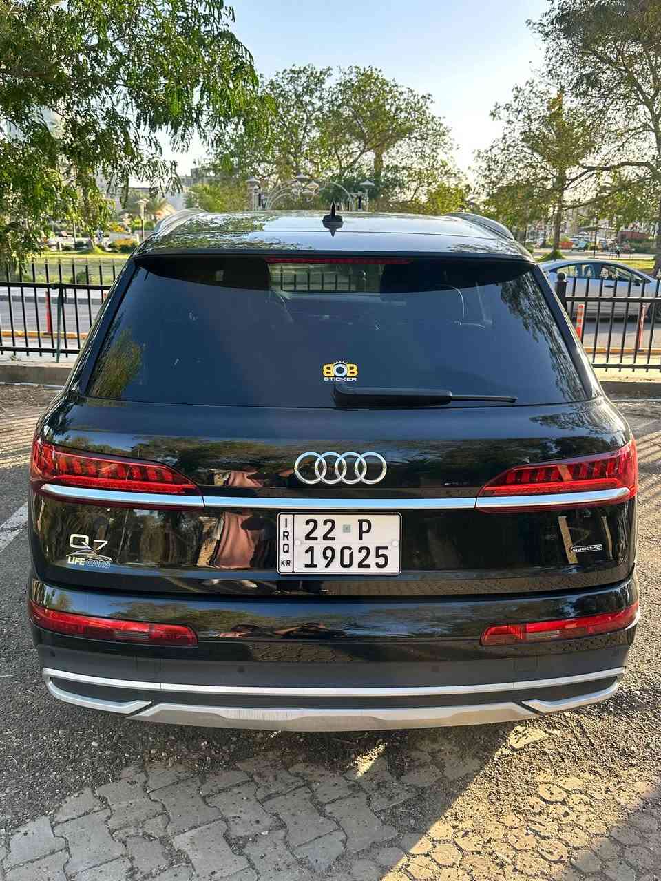 سلام عليكم قبل فتره نشرت سياره بس لغيت البيعه بسبب ضرف اعتذر من جميع
🚗 للبيع
Audi Q7 2022

🌍 المدينة –  بغداد -  حي العامل

•   🛣️  المسافة المقطوعة    -  9 الف كلم 
--------------------------------------------------------- سعر 410 🟥

🔹 الموديل: 2022
🔹 الممشى: 9 آلاف كم فقط
🔹 المحرك: 6 سلندر توين تيربو
🔹 نظام الدفع: Quattro دفع رباعي مستمر
🔹 ناقل الحركة: تيبترونيك 8 سرعات ZF
🔹 وارد: أمريكي

✔️ مقاعد جلد فاخرة فول كهرباء
✔️ ذاكرة + تدفئة للمقاعد
✔️ نظام صوتي Bang & Olufsen ثلاثي الأبعاد
✔️ تحكم مناخي رباعي المناطق
✔️ إضاءة داخلية محيطية Ambient Lighting
✔️ سقف بانوراما بالكامل
✔️ كاميرات 360 درجة
✔️ حساسات أمامية وخلفية
✔️ نظام المساعدة على الوقوف
✔️ رادار تنبيه الاصطدام
✔️ نظام المحافظة على المسار
✔️ نظام ملاحة متطور
✔️ Apple CarPlay و Android Auto لاسلكي
✔️ مصابيح Matrix LED
✔️ إشارات انعطاف ديناميكية
✔️ بصمة تشغيل وفتح الأبواب
✔️ رينكات قياس 20
🛠️ الملاحظة:
🔸 الضرر قطعة واحدة فقط
(باب خلف السايق)
الاستفسار (***********)☄️
