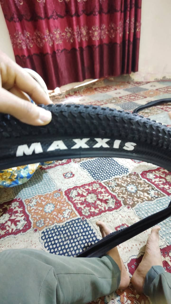 سلام عليكم كباتن
زوج تايرات MAXXIS
حجم 29x2.10.مثل ما موضح بلصوره 
وسرج طبي وركبه متحركه 
السرج 15
التايرات 30
الركبه 5
مكان جزيرة بغداد السياحيه تحياتي
***********
