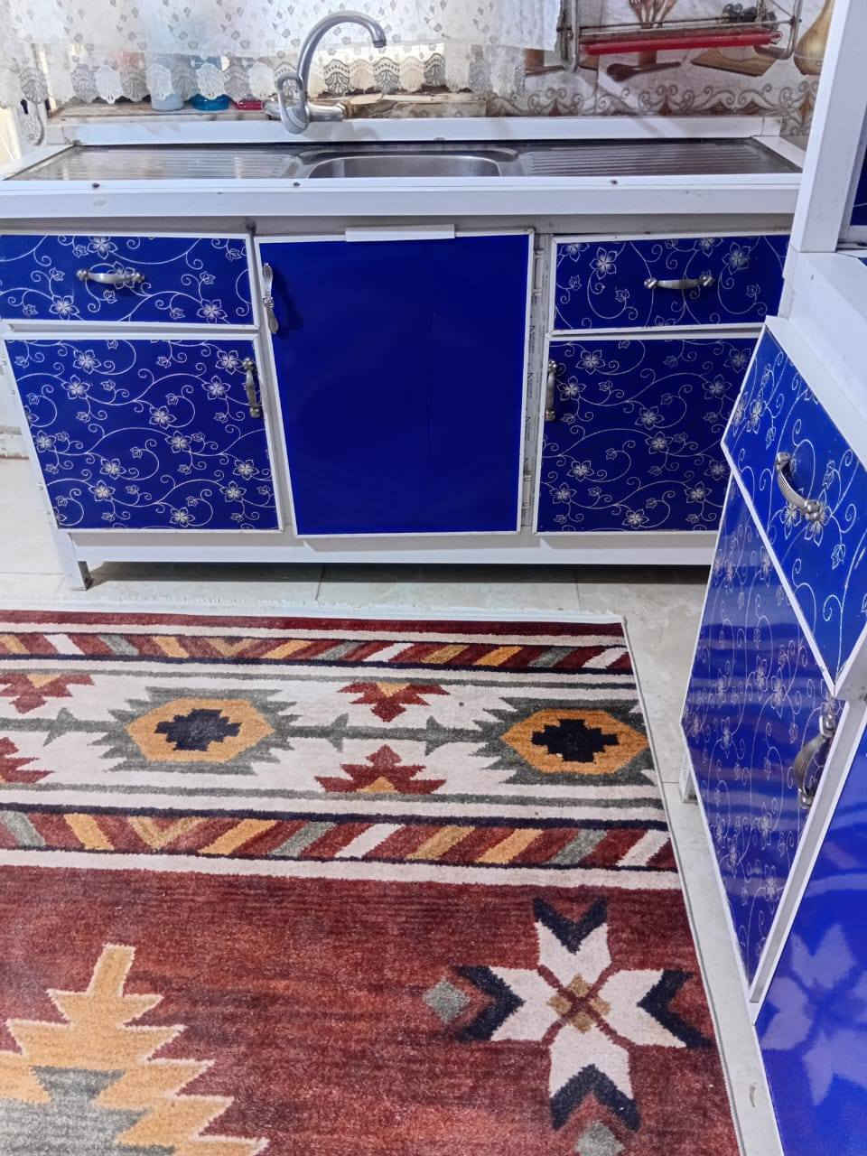 كاونتر مستخدم للبيع مو كلش نضيف 
عوزه ترتيب جرارات واكعات 
باب مكسور 
للتواصل ***********
