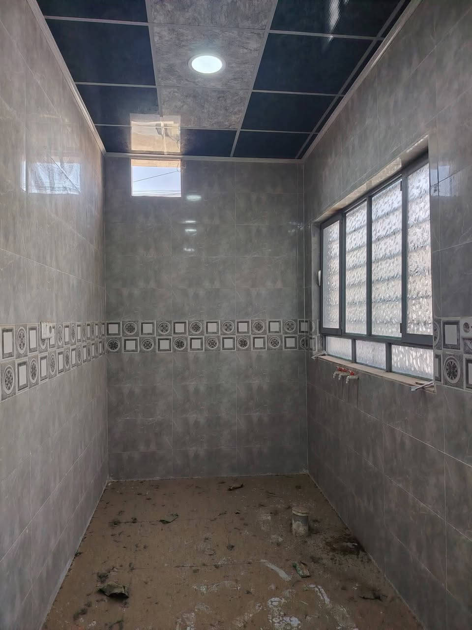 بيت للايجار
بيت للايجار حي الانتصار شارع 60 خلف جامع الغرباء مساحة 100 متر يتكون من غرفه وهول واستقبال ومطبخ ومشتملات وبيتونه سعر الايجار 225 ألف للتواصل

***********
