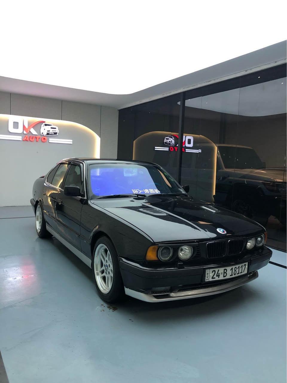 فرۆشتنی خێرا،
مۆدیل ١٩٩٣ 
مەکینە ٥٢٥ گێڕ عادی
عام بۆیاغ دەعامی قورسی نییە.
مەکینە و گێڕ لۆکە تایەی تازەیە ڕۆنی گێڕ و مەکینە و ئەکسلم تازە گۆڕیوە ٥٢٠ هەزار غرامەی تیایە ئەیگەڕێنمەوە . سعری ٥٩ گەڵا قفڵ قفڵ.
*********** شمشمل, السليمانية
