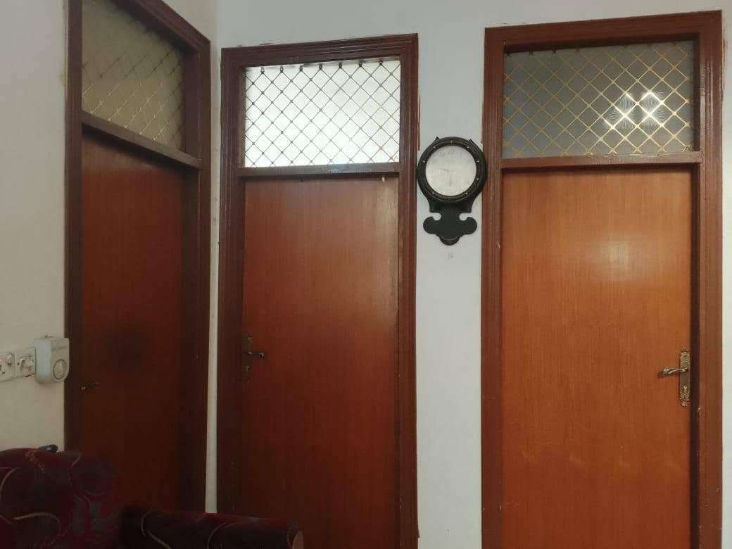 🏘️دار #للبيع 

بالأقساط فقط مقدمة لصاحب البيت 
والقرض للمصرف العقاري يبقى ورة المشتري 

يداور رسمي بأسم المشتري البيت والقرض فقط يحتاج تبديل كفيل 

📍 #الموقع:  حــــلة..  ناحية ابي غرق.. حي الحسين.. مجمع ارض بابل
  

✨ #المواصفات:  

طابو ملك صرف 

▫️ المساحـــــــة // 300م 
الواجهــــــــــة // 15م
النـــــــــــــــزال // 20م
................
🔹محتويات الدار

طابقين 

( 2 )غرف نوم وهــــــــــول وأستقبال  ومطبـــــــــخ ومجـمــــــــع صحيــــــــات خارجــــــــي وداخلـــــــــي...

بناء طابوق جمهوري  درجة أولى 
خدمات كاملة 
مجاري تبليط أرصفة وأنارة شوارع نت ضوئي 
نظام بوابة سكيورتي أمن 
•••••••••••••••••••••••••
ملاحظة البيت فارغ تسليم 🔑
----------------------
📞 للاستفسار عن السعر والمعاينة: 
الاتصال على الارقام :
***********☎️ 
***********
واتساب    
او مراجعة المكتب 
الحلة _ ناحية ابي غرق _ شارع الأمام _ مجاور كوفي مر الزمان 
مكتب البيرق  للعقار 

--------------------------------
✅ نستقبل جميع عروضكم السكنية 🏠 والتجارية 🏡 بكافة مناطق الحلة 
……………………………
