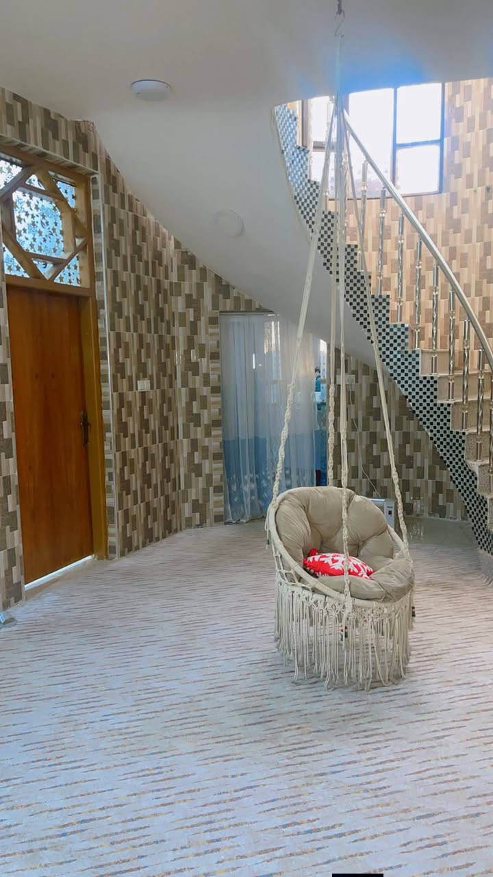 السلام عليكم 
بيت للبيع المساحه 250 متر طابو زراعي سند 25 متوفره كافة الخدمات بناء حديث درجه اولى طابق واحد يحتوي على غرفتين وصاله وأستقبال ومطبخ وصحيات داخليه وخارجيه وگراج وحديقه العنوان كربلاء طويريج الحولي مقابيل شارع نظوري السعر خاص للأستفسار الأتصال على الارقام الموجوده 
***********
***********
