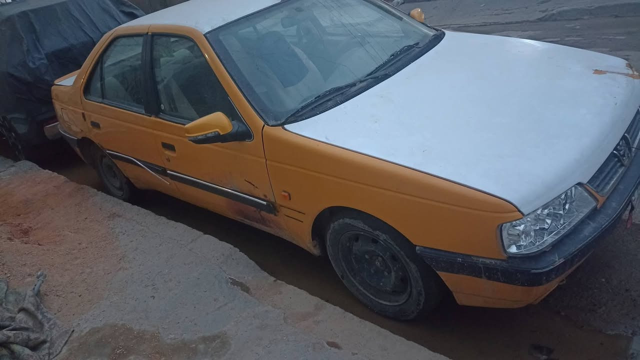 سلام عليكم
راح اكتب تفاصيله ونواقصه وقره المنشور 

بيجو الميس مديل 15 
سياره عضمته تخبل وهاي صوره ممغسوله 
تبريد وتدفئه فول كهرباء بلاديه 
شاير مري تريشه صندوك شغاله 
لا ضربه ولا تبديل 
سنويه ال28
بغداد ألماني 
شرط شرط عقد مروري 

نقوصاته 
سياره مكينه ناعمه بدايه تبخير 
الثاني يفلت 
بيه البنيد يراد تطبيك 
ويرادله تنفيس بريك بيه نص بريك هسه 
السعر 29 ومجال حك التقدير 
مكاني بغداد البلديات 
***********
