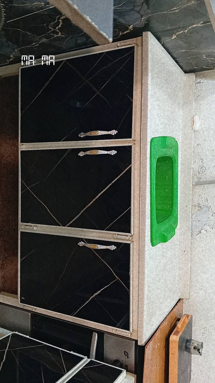 كاونتر للبيع +سنك كامل نظيف السعر 200 الف 

رقم الهاتف ***********
