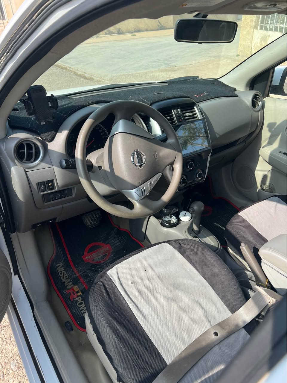 سلام عليكم نيسان سني هندي للبيع موديل 18 رقم سليمانيه و ابسمي تحويل ثاني يوم كير ومحرك بالشرط سياره مابيها اي نقص صدر امامي خلفي جديد 4 تايرات جدد  سياره حادثها جاملغ خلفي السكن معدل بارد ومصبوغ وبيها تعديل فقط بسيط ب هلال الجاملغ الخلفي جهة السائق موضح بالصوره .*********** سعرها 105 وبي مجال كركوك, العراق
