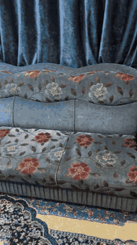 قنفات عراقي خشب ثقيل  8 متر نضافه فول سبب البيع كبيره على هولنا نضيف ومرتب فحص قبل الشراء السعر 350 الف وبيه مجال الموقع برطله تواصل واتساب *********** ❤️
