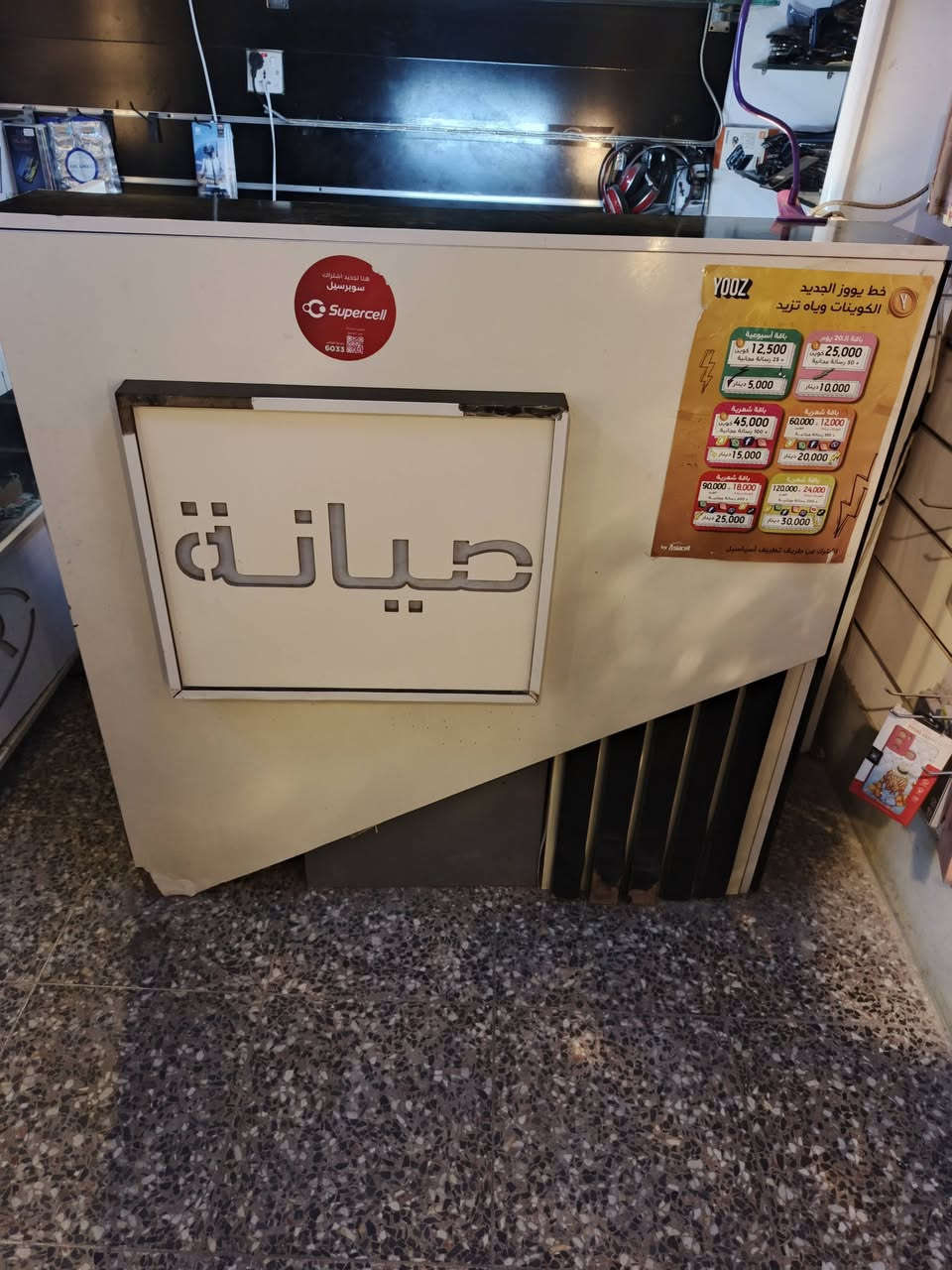 الإكسسوارات: تصفية على أي قطعة بالمحل (سماعة، كفر، شاحنة، كيبل، أو أي شيء آخر) بسعر 500 دينار للقطعة الواحدة.
​الجامخانات: جامخانات عرض بحالة ممتازة، سعر الجامخانة الواحدة 125 ألف دينار.
​الرفوف والستاندات: سعر الرف أو الستاند الواحد 50 ألف دينار.
​أدوات صيانة: متوفرة كاملة وأغراض متكاملة للمحل.
​المحل في بغداد، منطقة السيدية. للمهتمين والشراء يرجى التواصل***********
